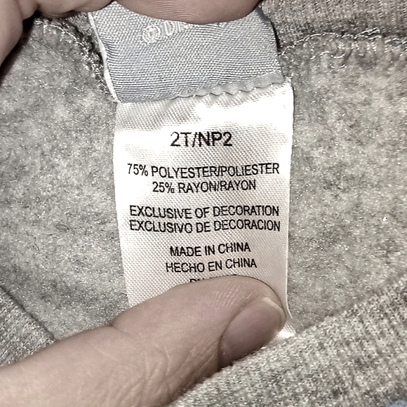 DISNEY FROZEN II-NWOT- SOFT-GREY-GIRL'S-SWEATSHIRT-2T - Picture 5 of 6